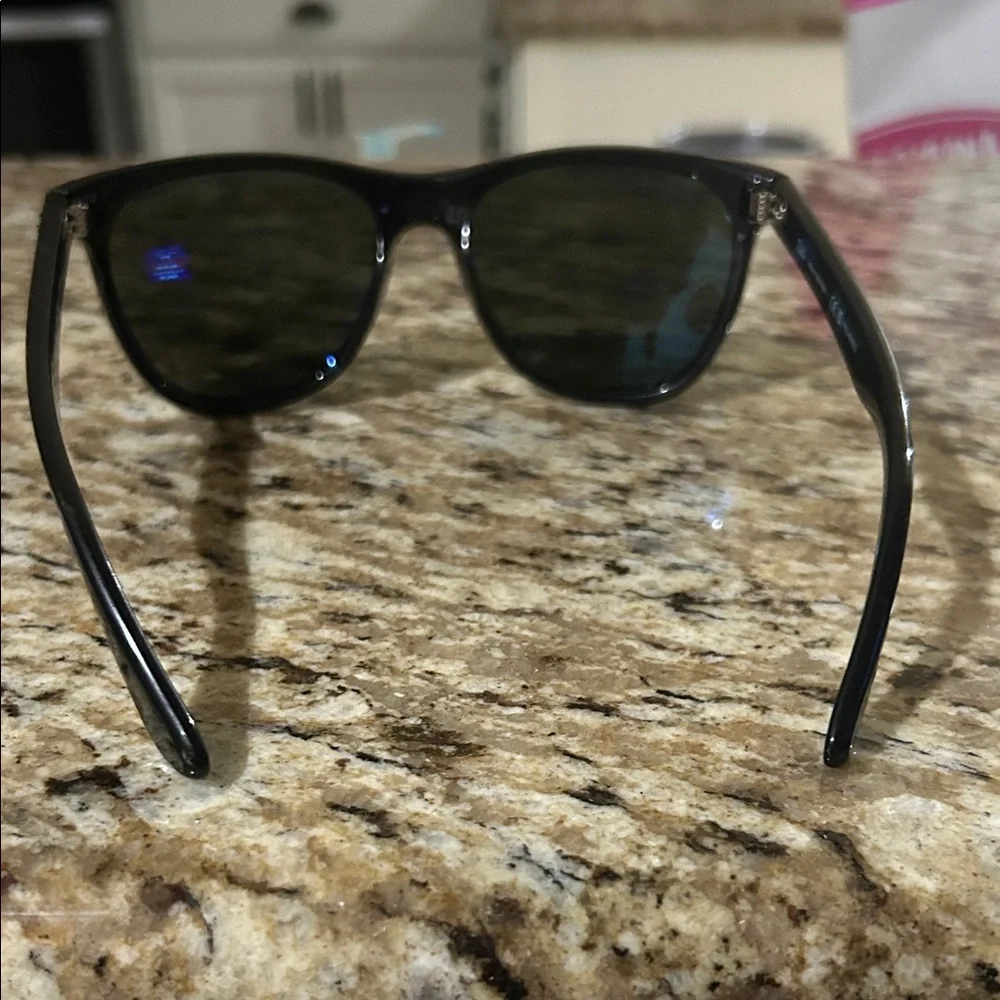 Ray-Ban Classic Black Sunglasses with Case - Picture 4 of 4